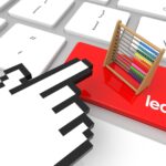 Czerwony klawisz Learn enter z kursorem w dłoni. renderowanie 3D