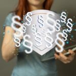 3D renderowanie kobiety trzymającej symbole prawne porady online prawo pracy